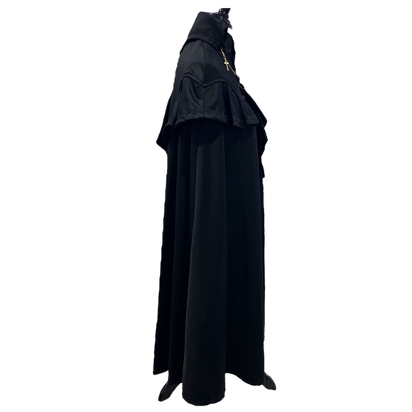 Bodyline Japan Black Cosplay Cape with Chain and Crosses NWT Medium - Picture 2 of 9